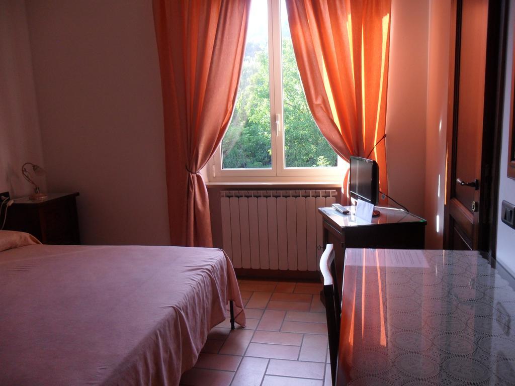 فيلا توديفي Agriturismo Poponi الغرفة الصورة