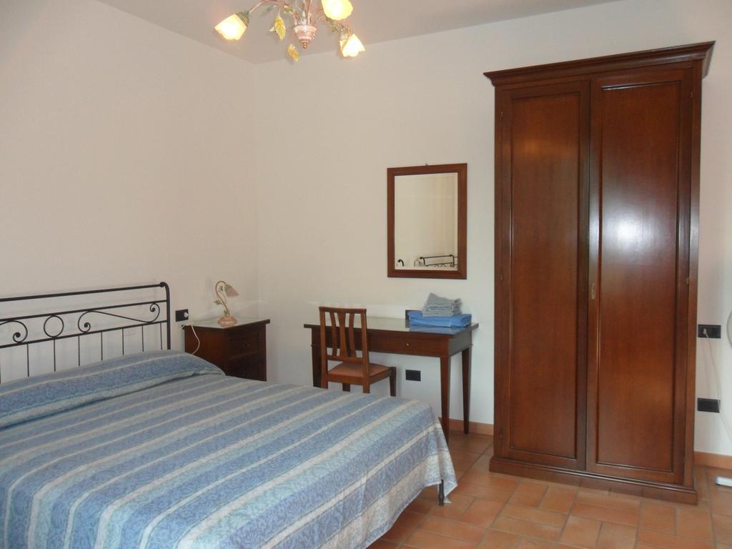فيلا توديفي Agriturismo Poponi الغرفة الصورة